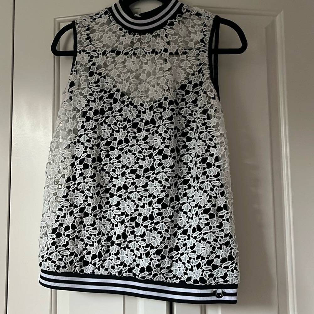 True Religion lace sleeveless top size medium. perfect condition